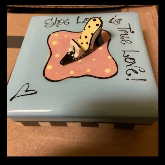 Chic ceramic Striped Accessory Box - Picture 5 of 5